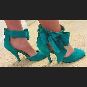 Comfortable Turquoise Real Leather Heels beautiful bow on sides & zipper on back